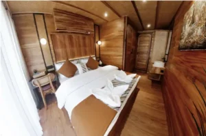 Second view of the Batik master cabin on the Angelica phinisi liveaboard