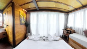 Second view of the Candi VIP cabin on the Angelica phinisi liveaboard