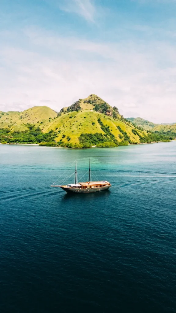 Open sun deck of the Angelica phinisi liveaboard in Komodo National Park