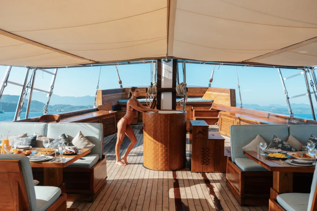 Shaded alfresco dining area aboard The Maj Oceanic