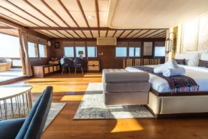 Zheng He Admiral Suite aboard The Maj Oceanic phinisi