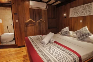 Upper-deck double cabin 21 aboard Amira