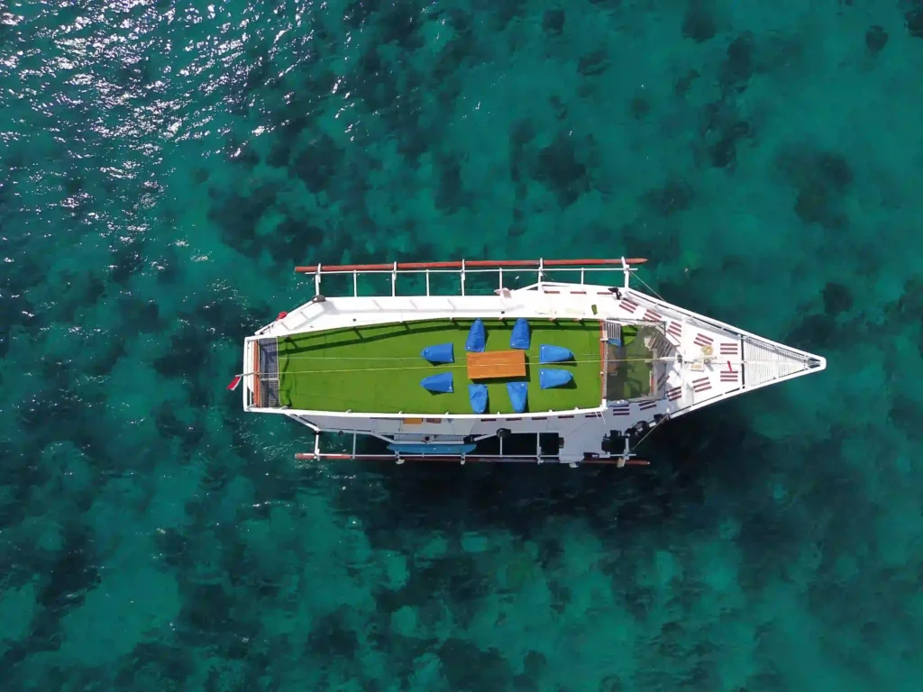 3 Island Cruise boat in Komodo