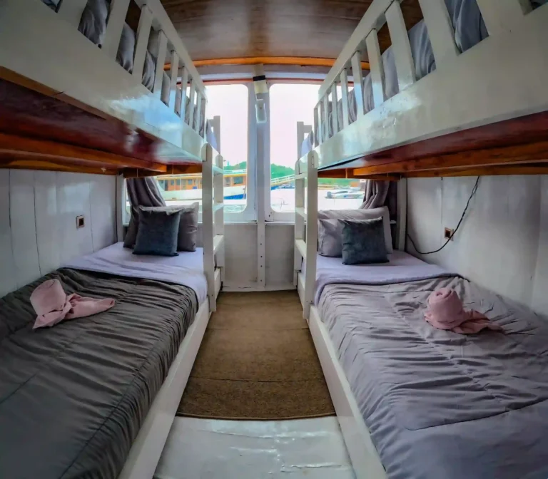 Four-berth sharing cabin with bunk beds aboard 3 Island Liveaboard