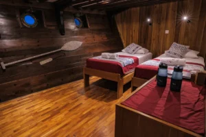 Twin-bed setup in a lower-deck cabin aboard Amira