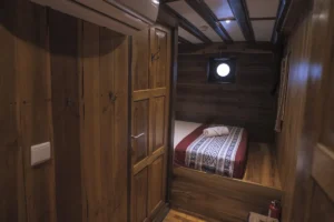 Lower-deck single cabin 12 aboard Amira