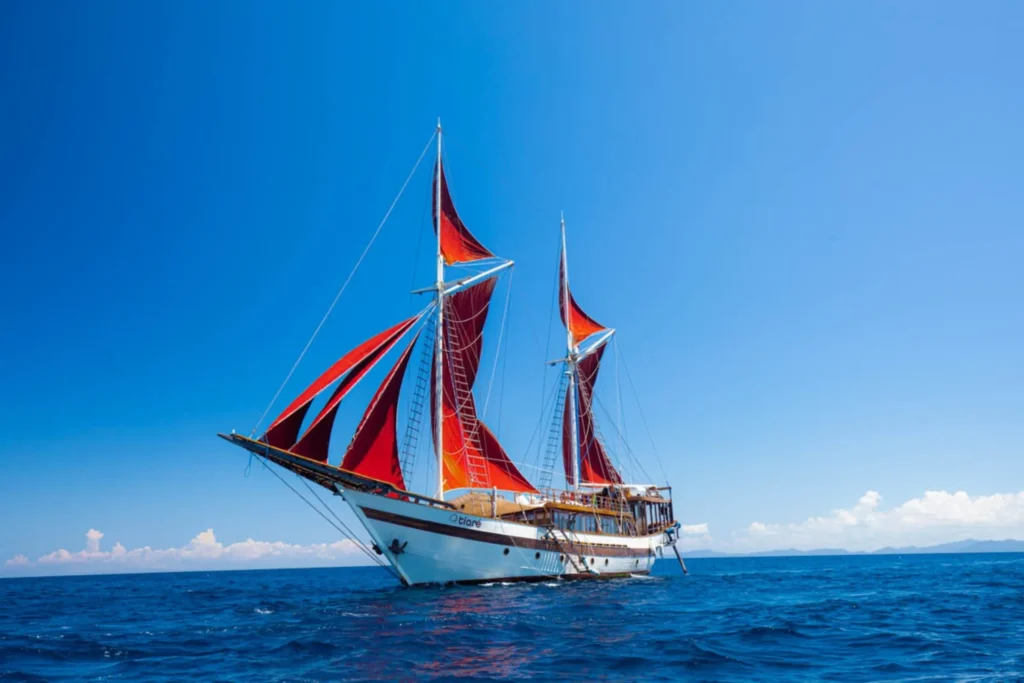 Tiare Cruise phinisi liveaboard, Indonesian archipelago