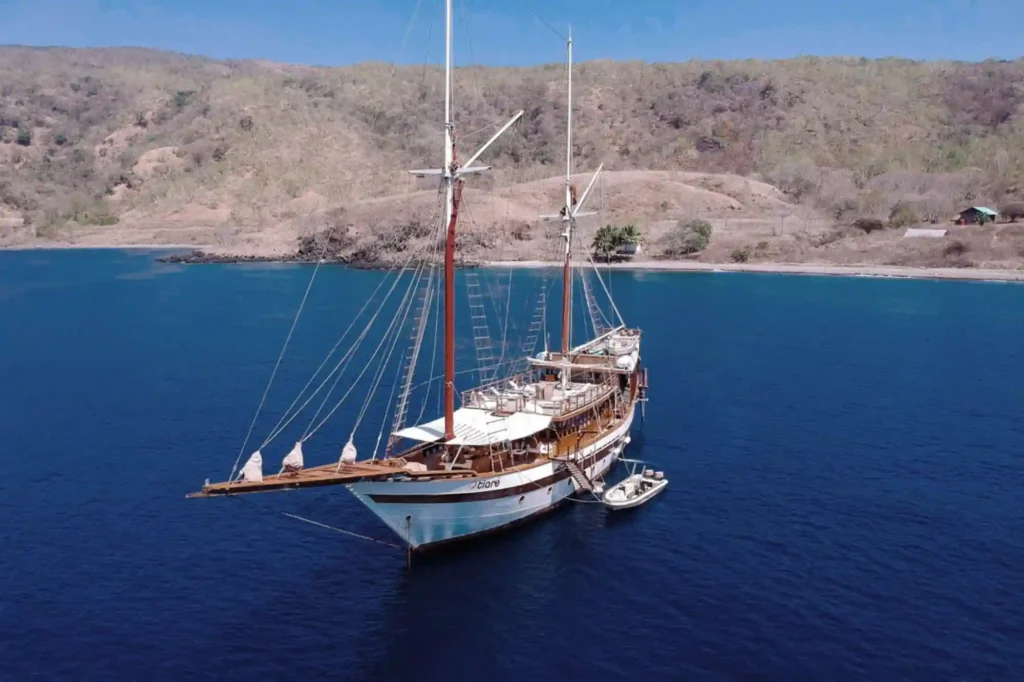 Tiare Cruise phinisi liveaboard, Indonesian archipelago