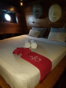 Double cabin interior aboard Tiare Cruise