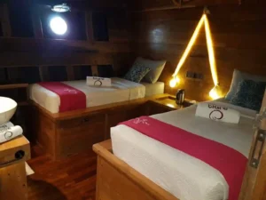 Triple cabin with ensuite bathroom aboard Tiare Cruise