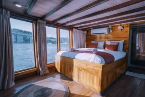 Master Cabin aboard Abizar phinisi