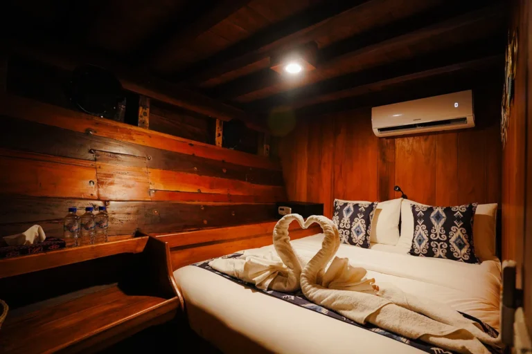 Adishree cabin double 02 aboard Adishree phinisi