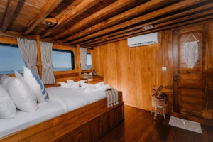 Adishree cabin master 02 aboard Adishree phinisi