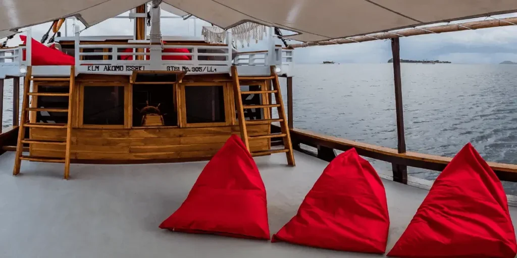Onboard area of Akomo Isseki liveaboard
