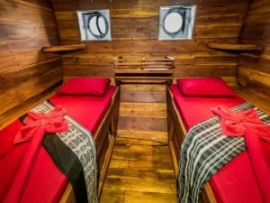Twin cabin aboard Akomo Isseki