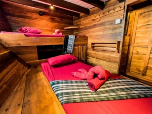 Twin room aboard Akomo Isseki
