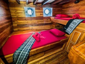 Naturally ventilated twin cabin with offset single beds aboard Akomo Isseki