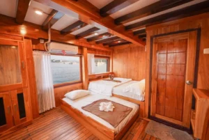 Senggigi Room aboard Alfathran 3 with queen bed and upper-deck windows