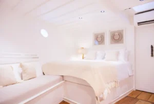 Sofa that converts to a single bed in the Asmat family cabin of Aliikai Voyage