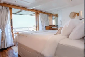King bed in the Fam owner cabin on the main deck of Aliikai Voyage
