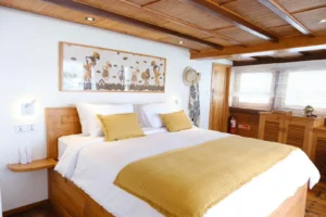 King bed in the Kei owner cabin on the upper deck of Aliikai Voyage