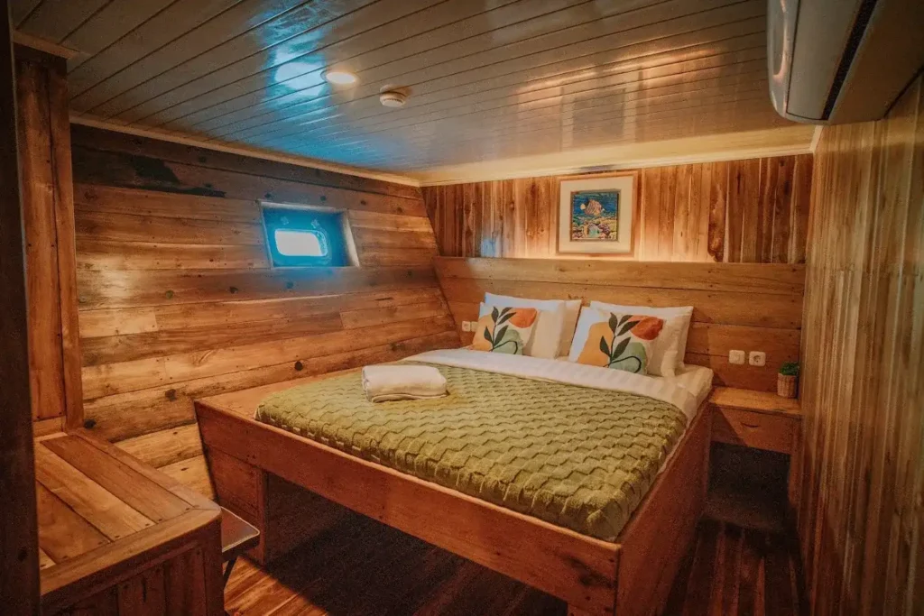 Lower deck cabin 6 with double bed aboard Alore