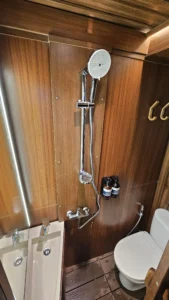 Private wet-head bathroom in an Ambar cabin aboard Amaya Explorer