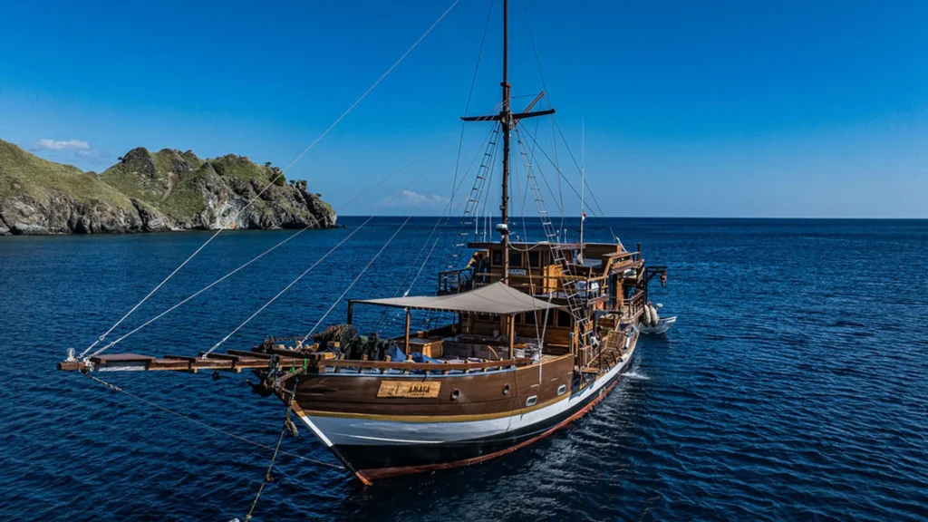 The 35-metre Amaya Explorer phinisi in Komodo National Park