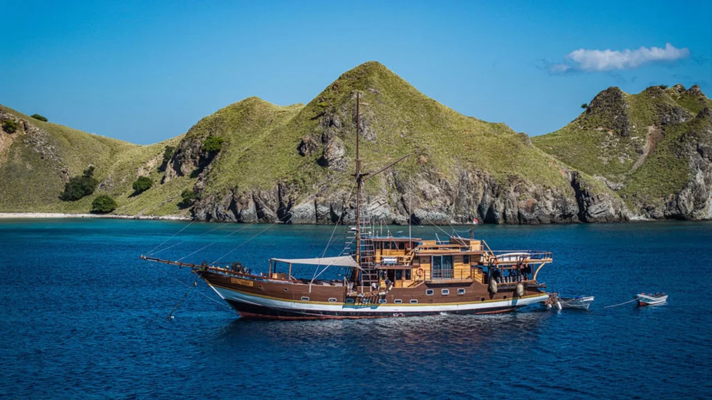 The Amaya Explorer phinisi on a Komodo itinerary