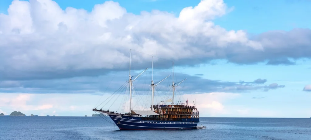 Amira wooden dive phinisi sailing in Indonesia