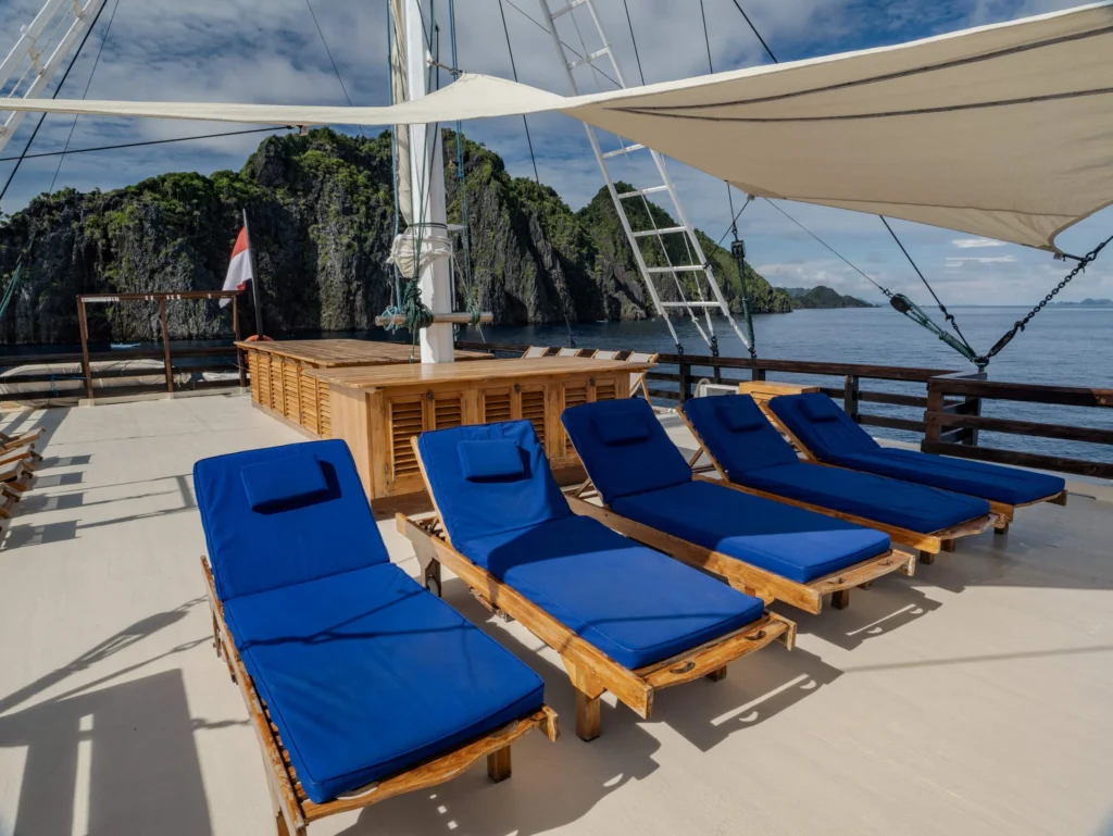 Large sun deck aboard Amira liveaboard