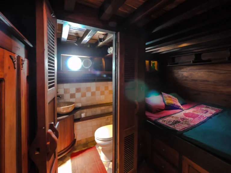 Ananda Double Cabin 2 aboard Ananda private charter phinisi