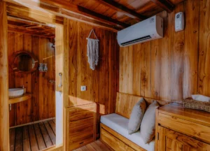Private bathroom for an Andamari Master Cabin