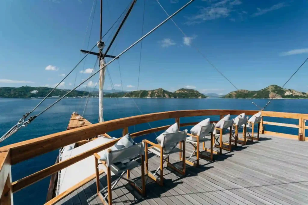 Outdoor side-deck seating aboard Andamari