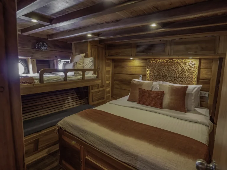 Second family cabin aboard Anne Bonny