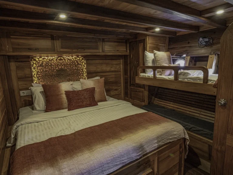 Family cabin with double bed and bunk aboard Anne Bonny