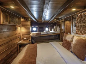 Master cabin aboard Anne Bonny