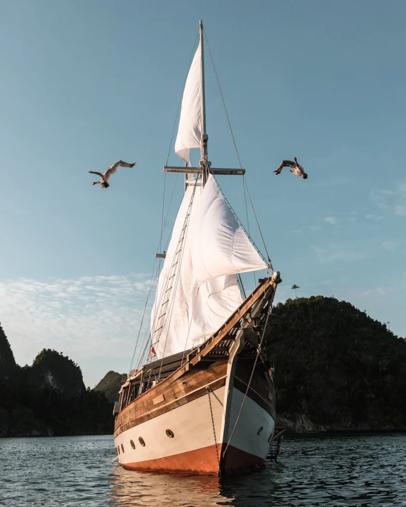 Anne Bonny sailing with full canvas