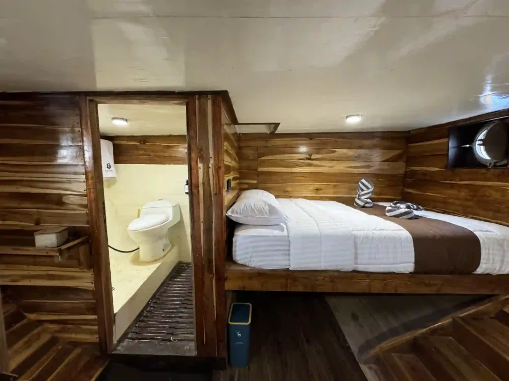 Shared-trip cabin aboard Bajo Sunset 2 phinisi