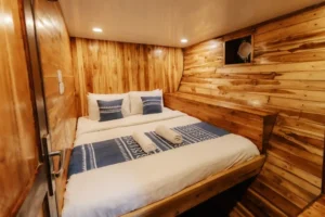 Cabin 3 interior aboard Baraka phinisi