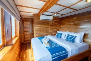 Cabin 6 interior aboard Baraka phinisi