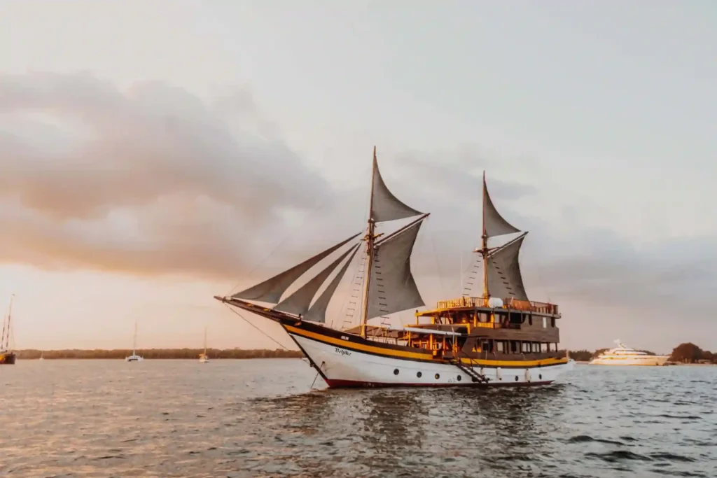 Behike, a 31-metre phinisi built in 2023, sailing in Komodo National Park