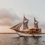 Behike, a 31-metre phinisi built in 2023, sailing in Komodo National Park