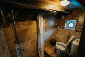 Private ensuite shower aboard Cajoma IV phinisi