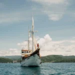 Bow view of Cajoma IV phinisi in Komodo