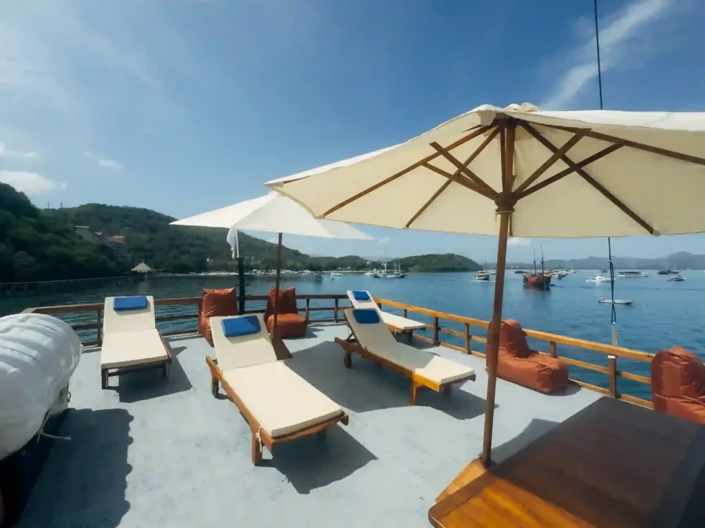 Outdoor lounging space on Carnaby 02 between island stops