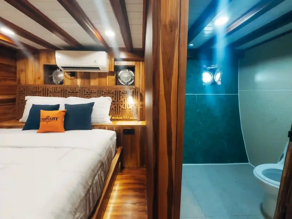 Lower-deck superior cabin on Carnaby 02 with air conditioning and hot shower