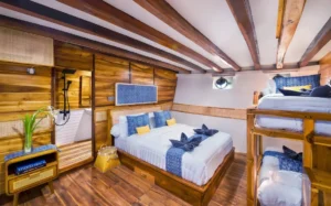 Grandis 3 and 4 cabin on Catnazse with a queen bed and bunk beds