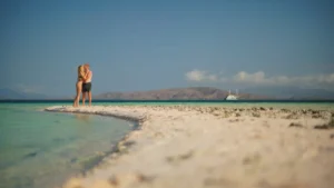 Guests on the Taka Makassar sandbar, a day two stop on the Catnazse route