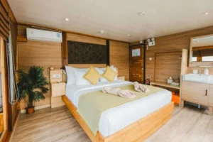 Superior Suite bathroom on Chakana upper deck